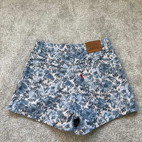 Levi's 80s Mom Shorts - 26 - Ophelia Floral - Picture 5 of 6